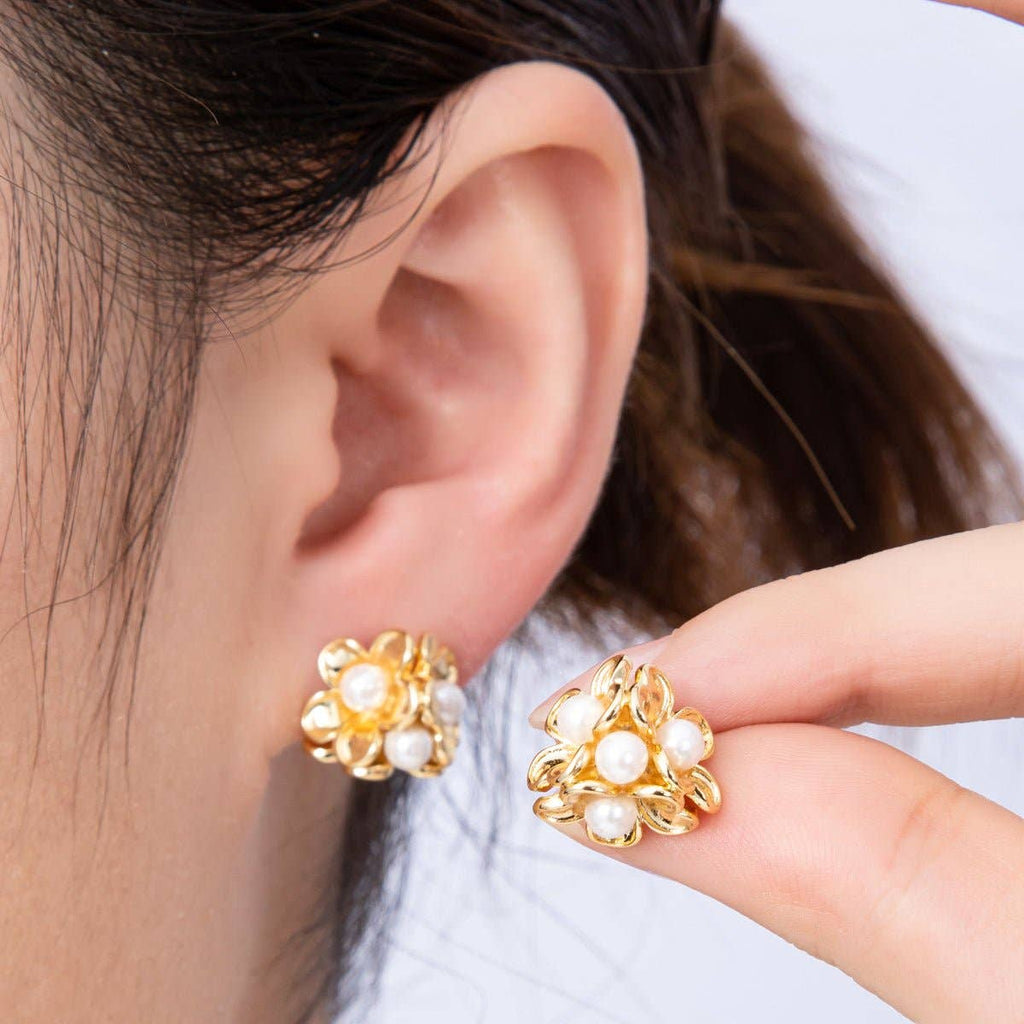 16K Gold Filled Shell Pearl Daisy Flower Studs | Earrings-00165