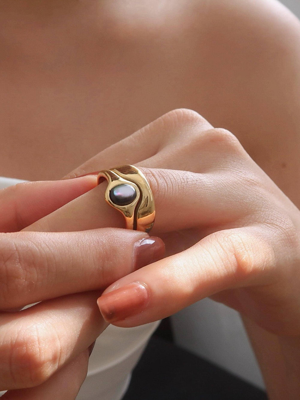 Alouette 18K Gold Non-Tarnish Stone Wave Ring