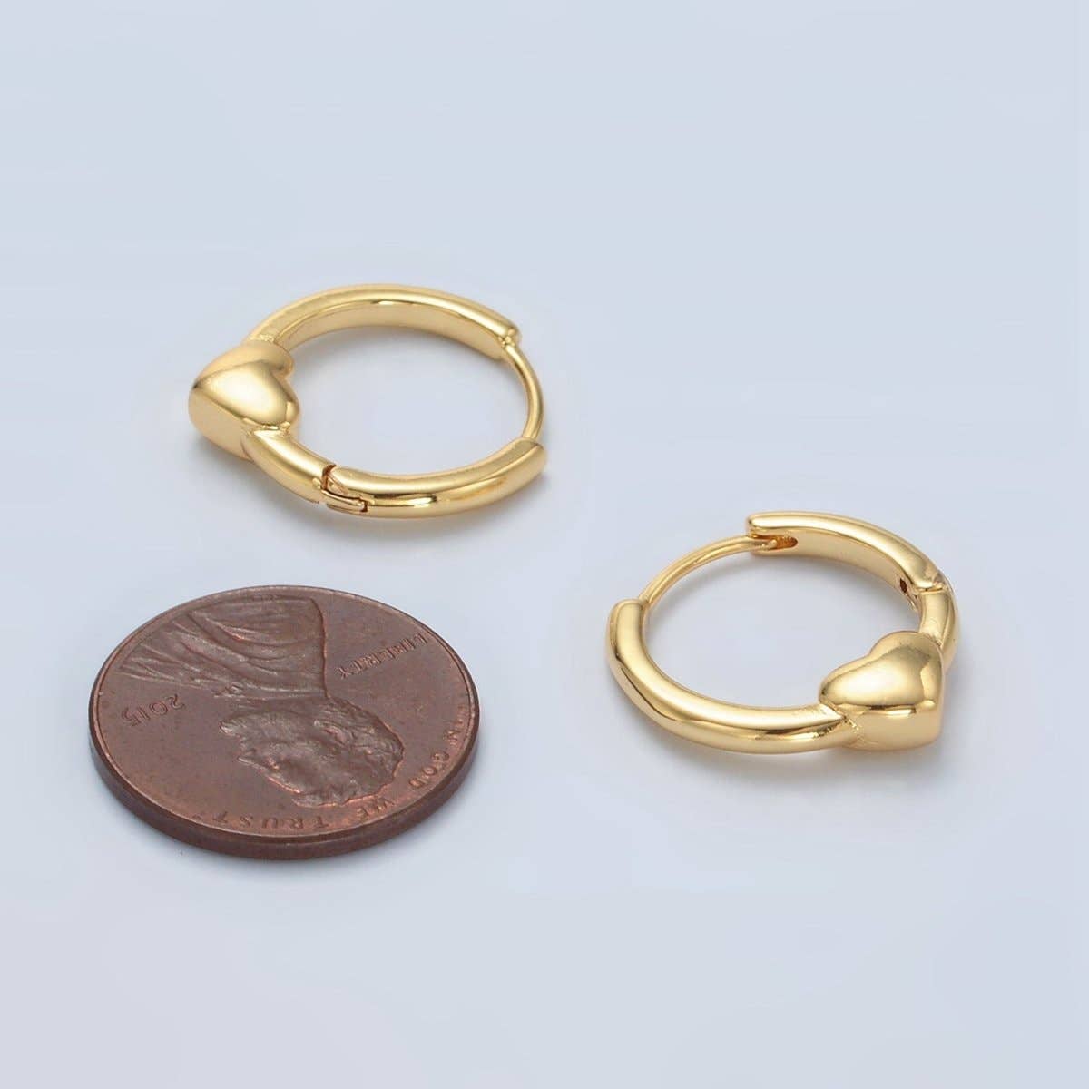24K Gold Filled 18mm Heart Minimalist Huggie Earrings | Q492