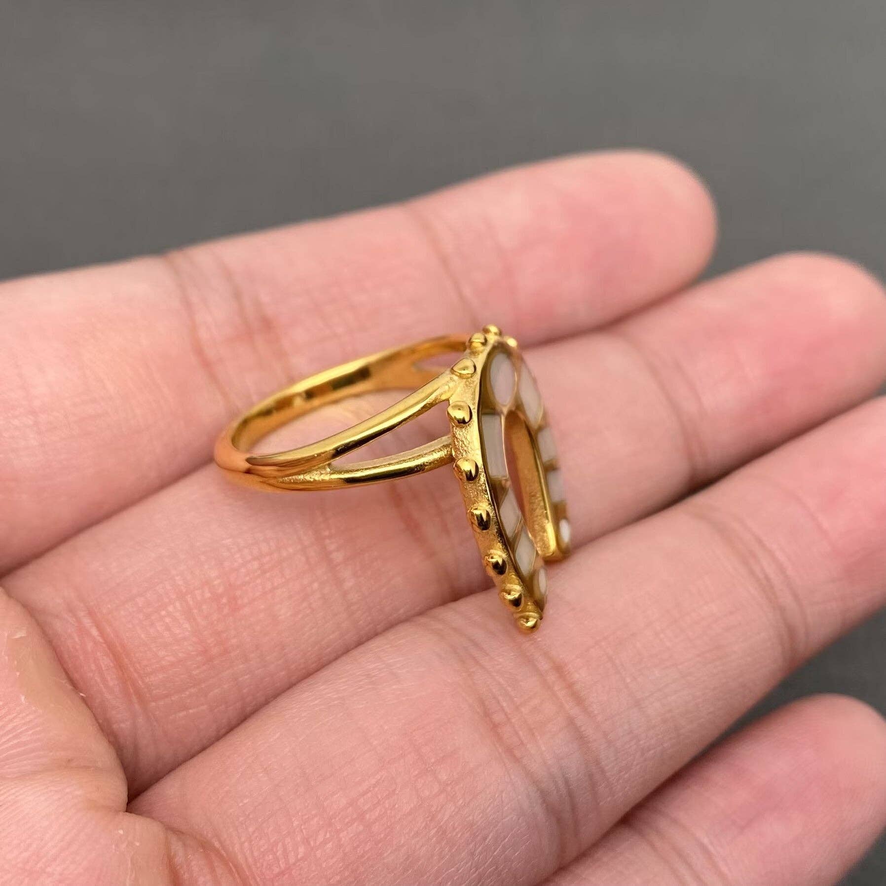 Shell Inlaid Horseshoe Shape 18K Golden S.Steel Ring - FGS