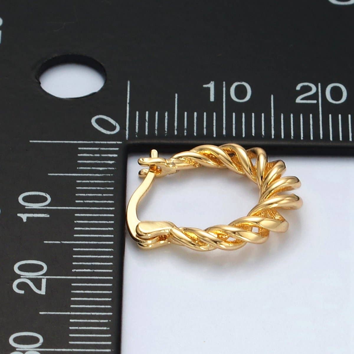 24K Gold Filled 18mm Twisted Rope Minimalist Latch Hoop Earrings | T095