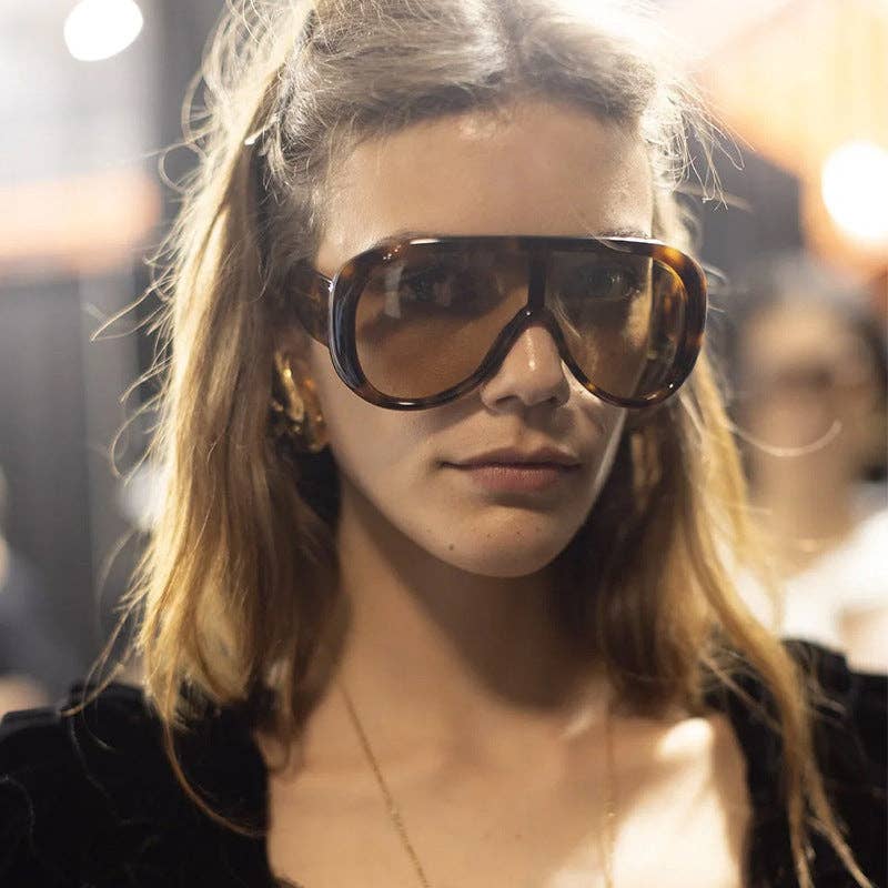 Trendy Oversized Sunglasses for Women with Geometric Design