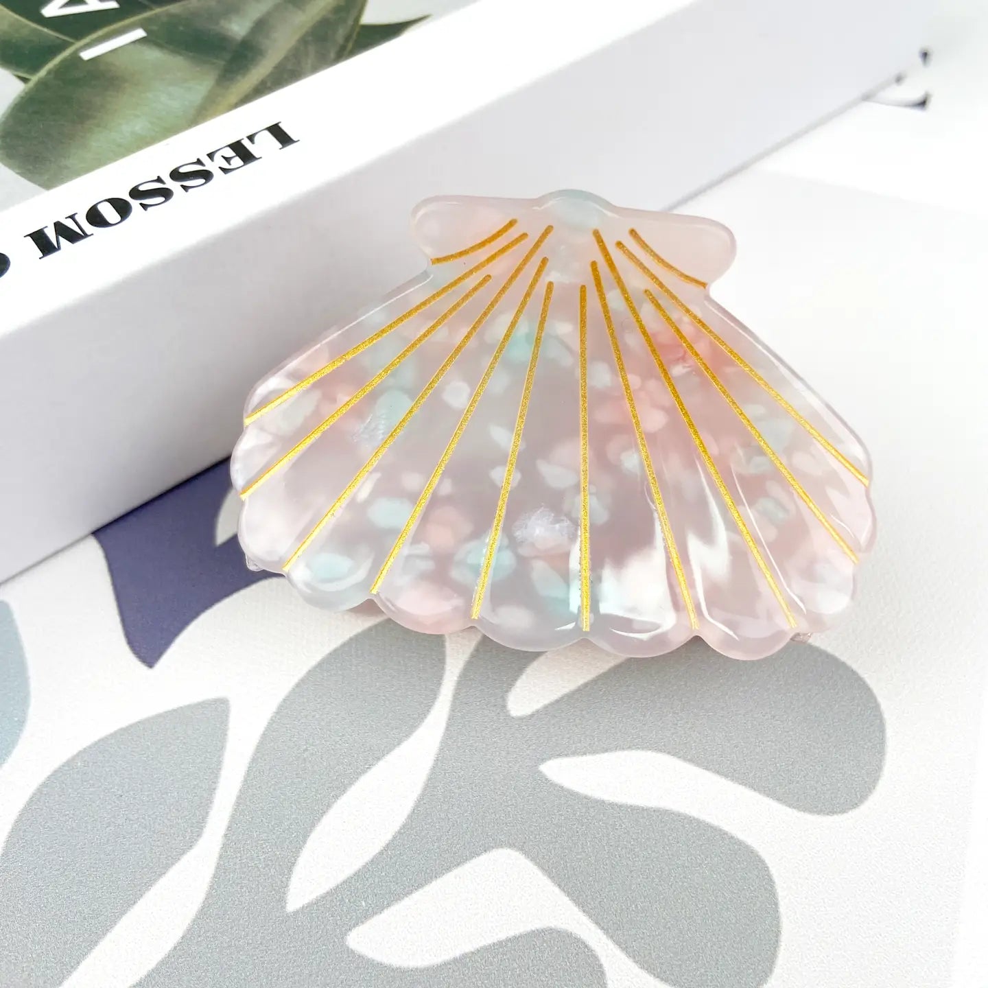 Scallop Hair Claw Clip