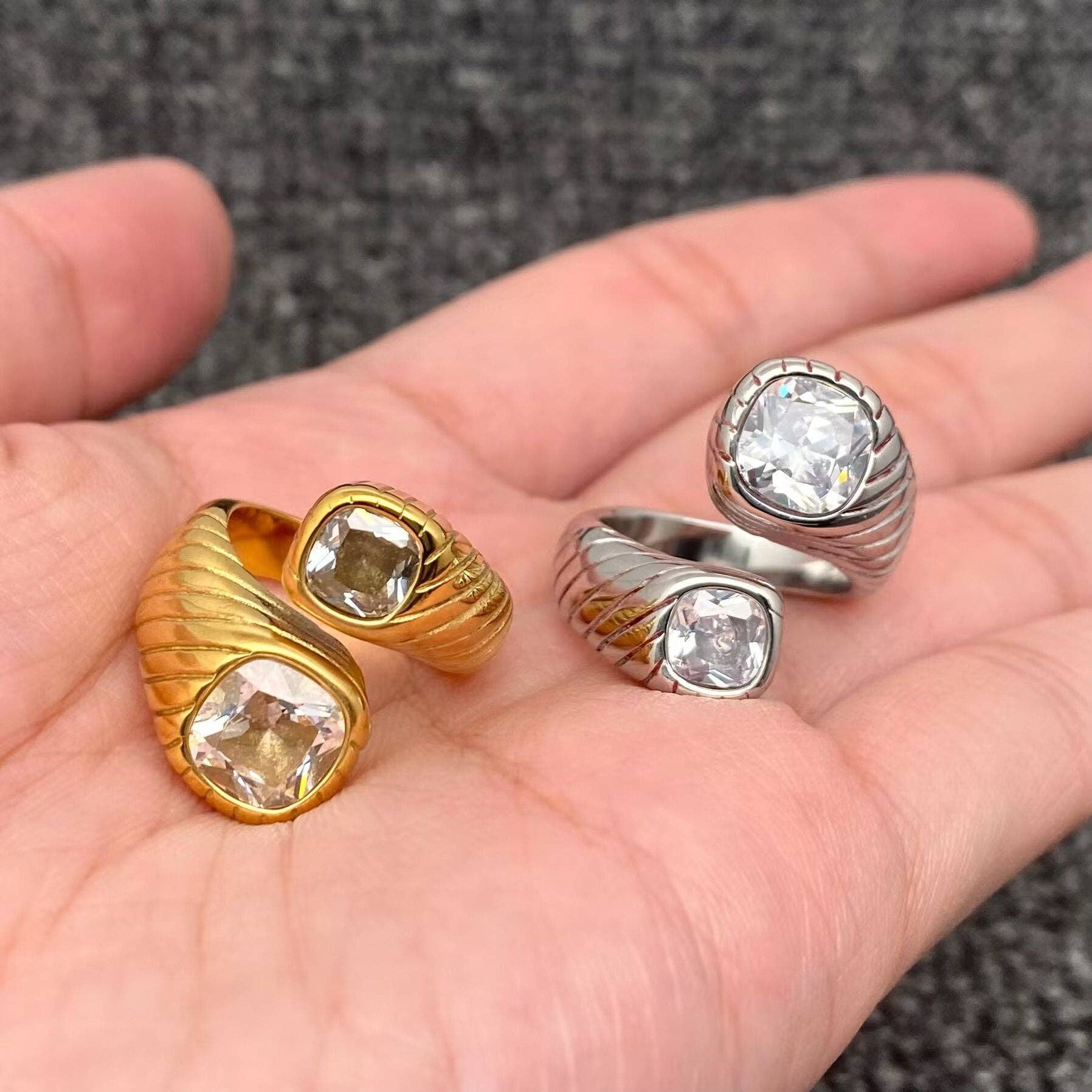 Double Head Zircon Textured Surface 18K Golden Ring - FGS