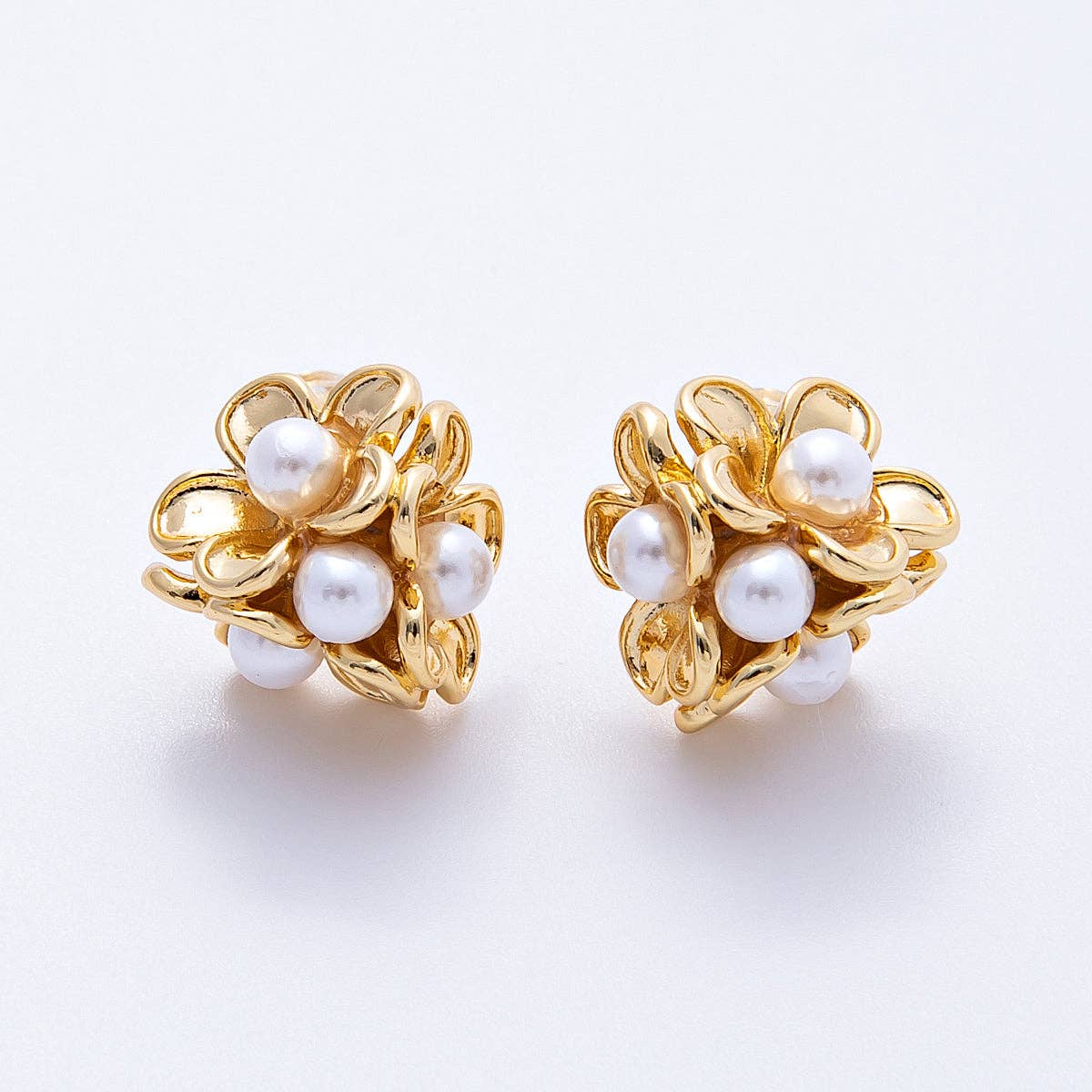 16K Gold Filled Shell Pearl Daisy Flower Studs | Earrings-00165