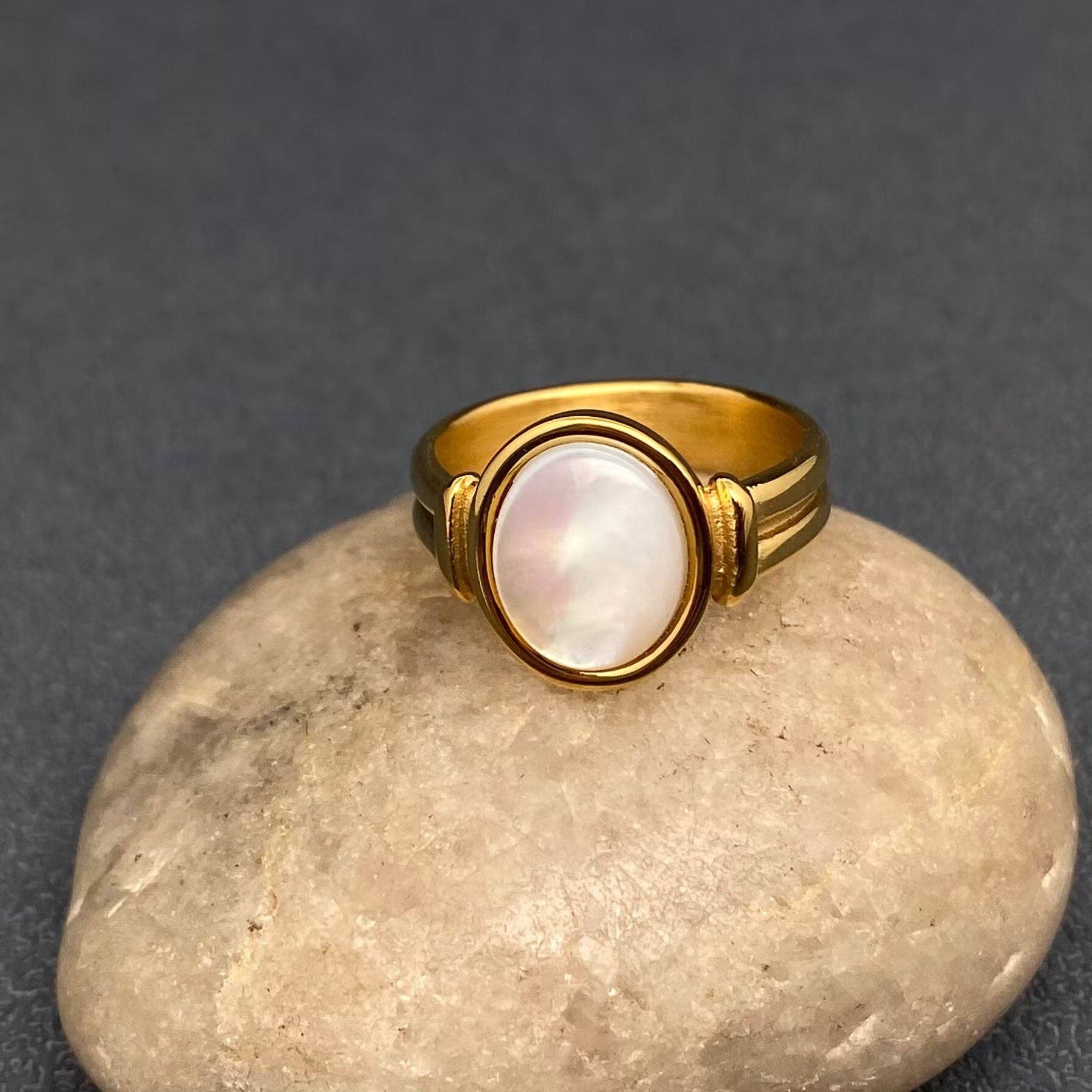 Inlaid Oval Shell 18K Gold Plated Stainless Steel Ring - FGS