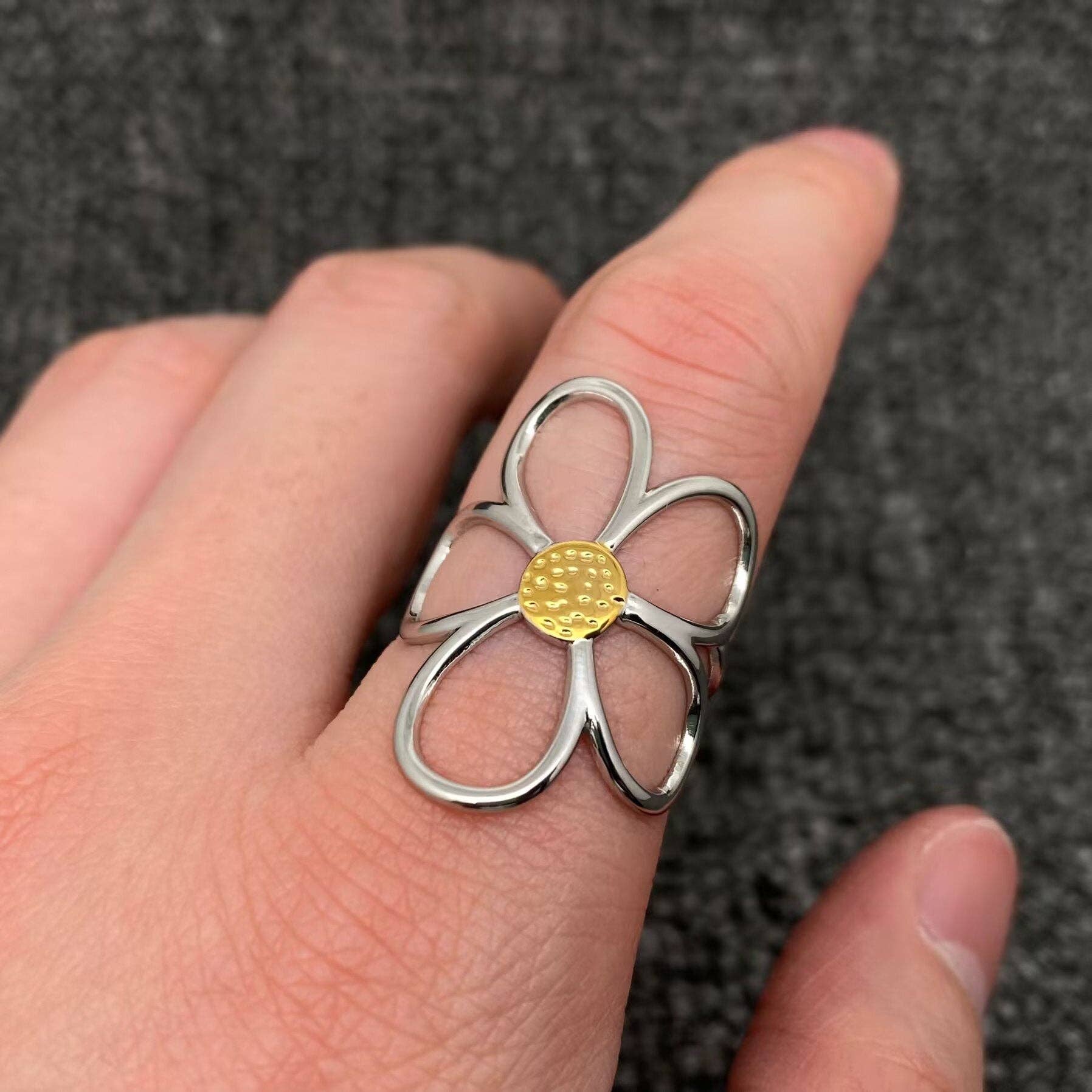 Hollow Flower 18K Gold Plated Stainless Steel Ring - FGS
