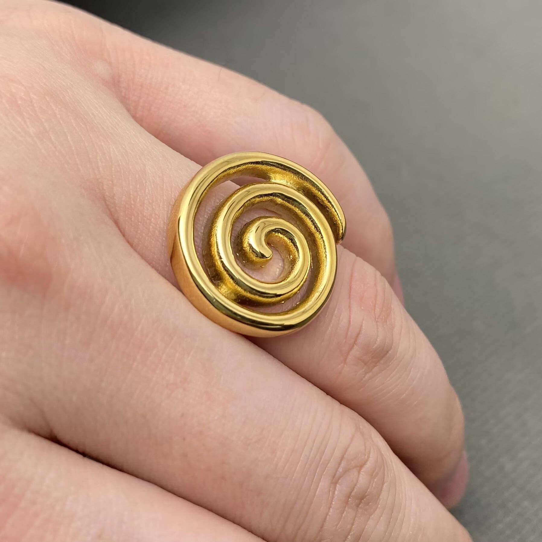 Swirl 18K Gold Plated Stainless Steel Ring - FGS