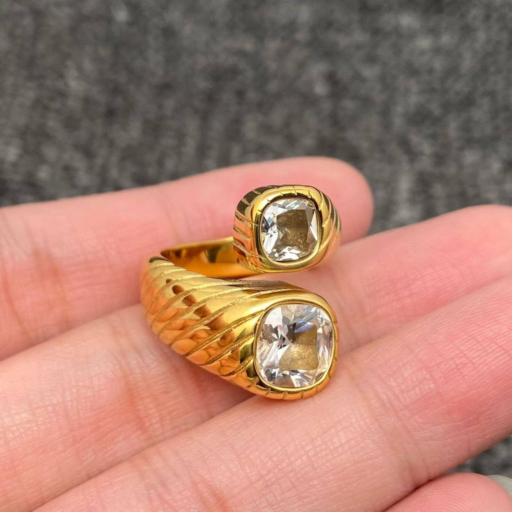 Double Head Zircon Textured Surface 18K Golden Ring - FGS