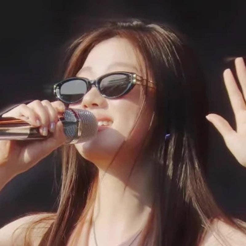 Cat Eye Sunglasses With Gold Trim Stylish UV400 Protection