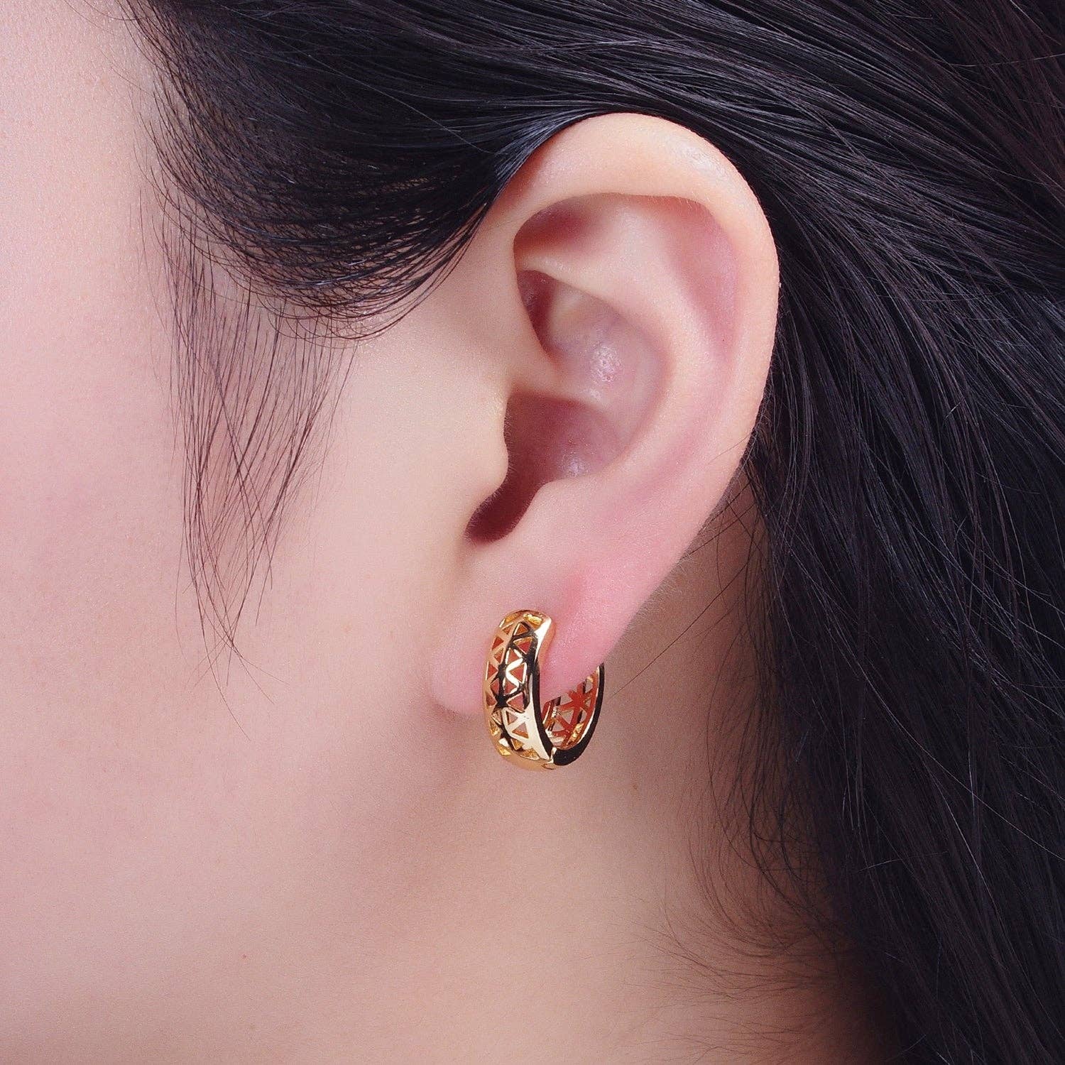 24K Gold Filled Triangle Filigree Huggie Hoop Earrings in Gold & Silver | T040 Y269
