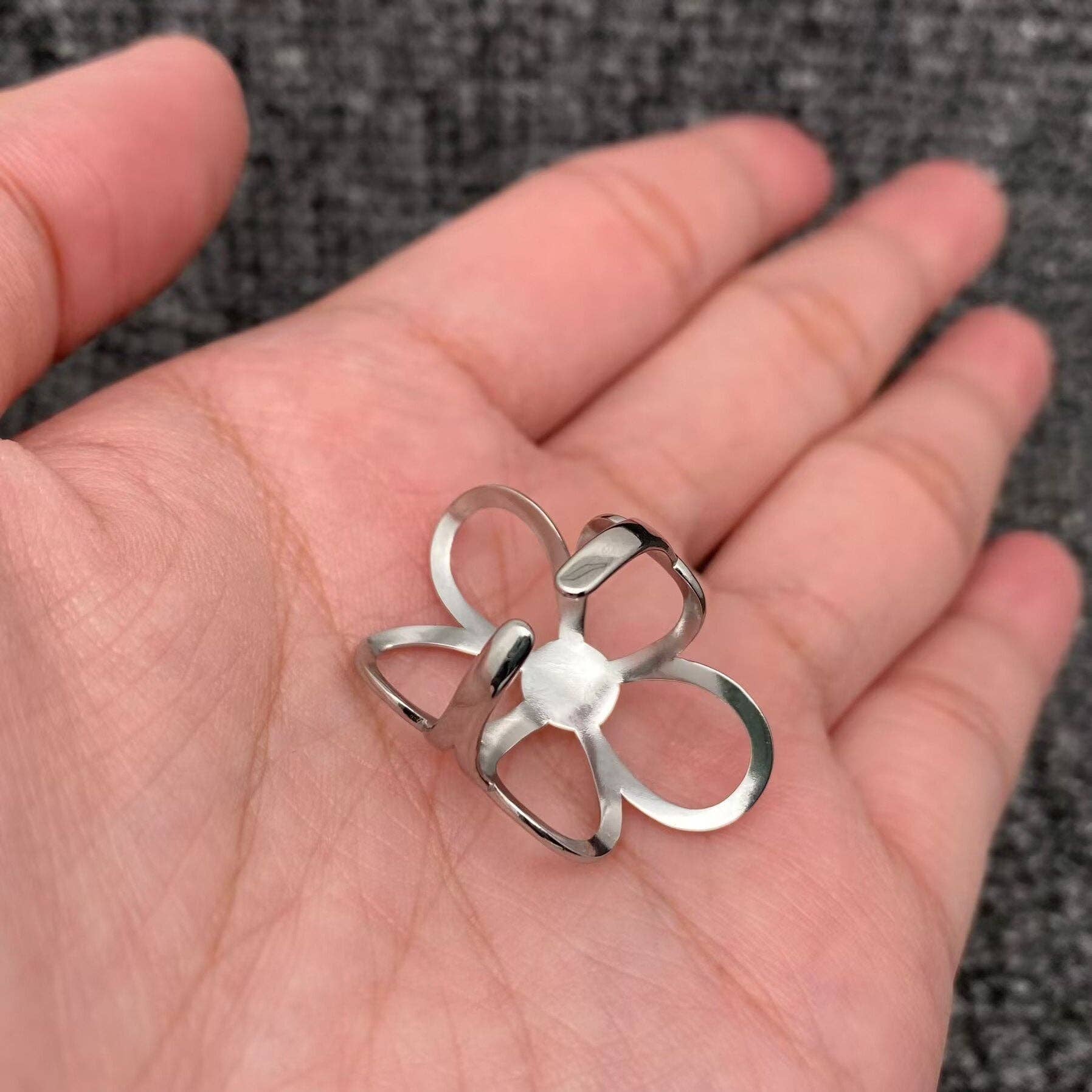 Hollow Flower 18K Gold Plated Stainless Steel Ring - FGS