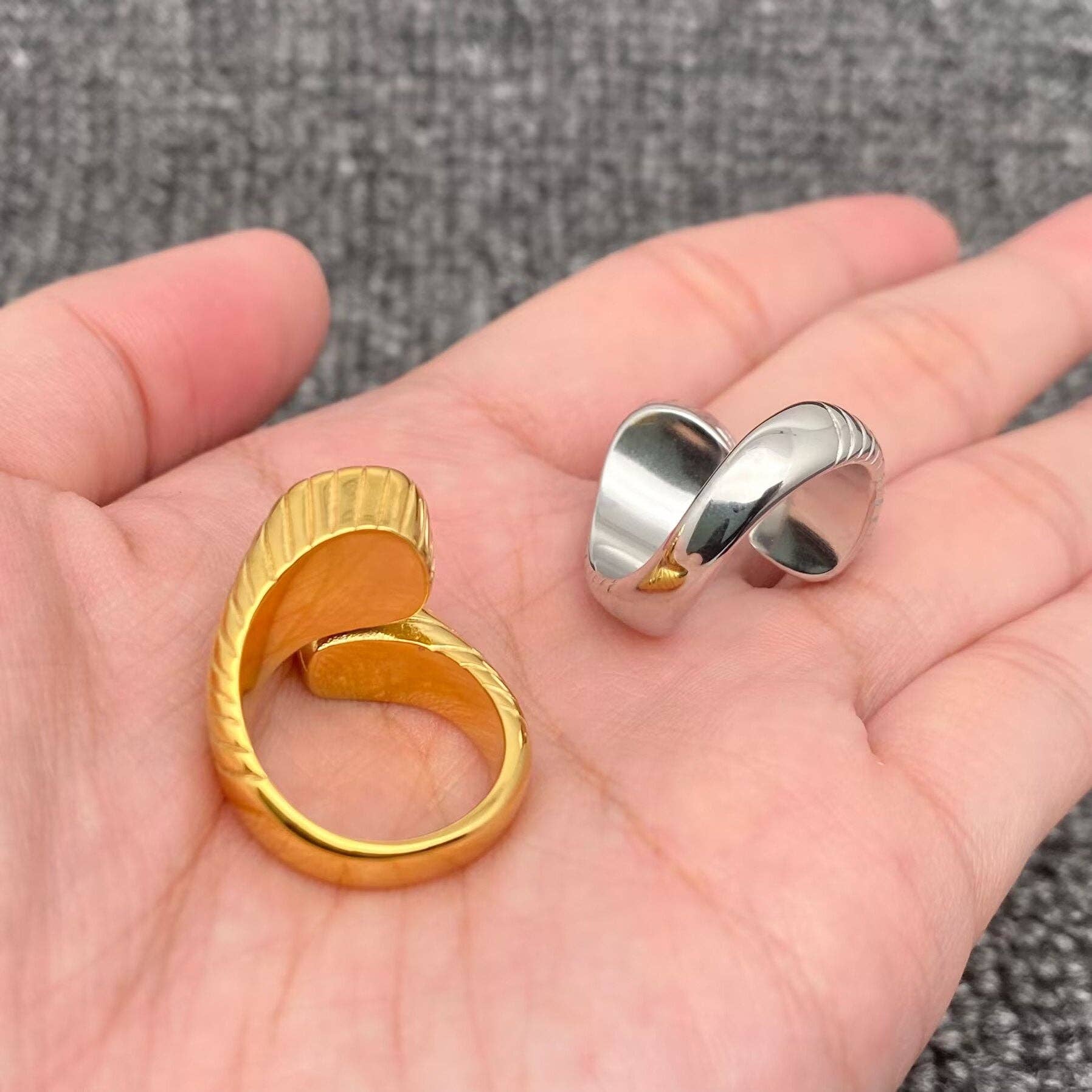 Double Head Zircon Textured Surface 18K Golden Ring - FGS