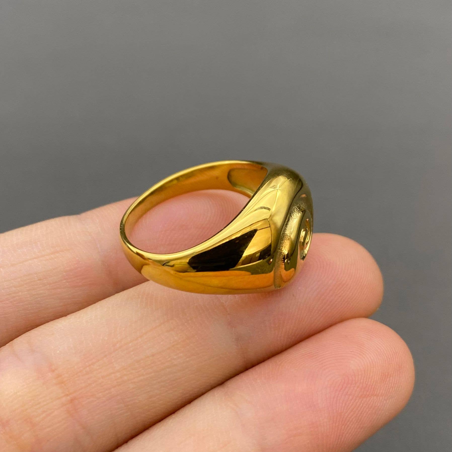 18K Gold Plated Stainless Steel Glossy Vortex Signet Ring - FGS
